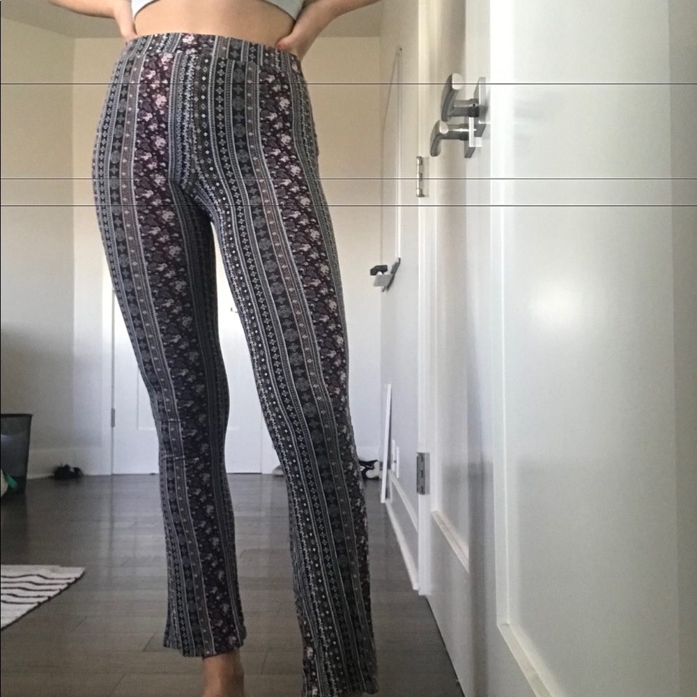 Tilly’s flowy floral pants